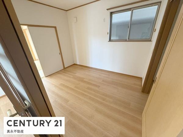 ���r���O -