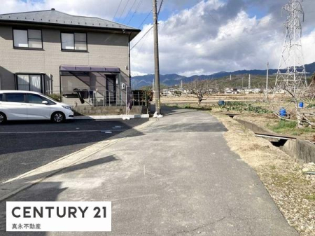 �O�ʓ��H�܂ތ��n�ʐ^ �ڂ�������������]�̕��͂��ГX���ւ��z�����������I