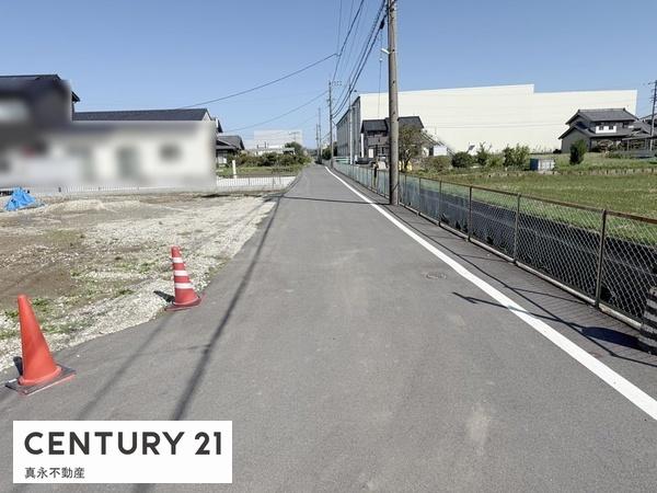 �O�ʓ��H�܂ތ��n�ʐ^ -