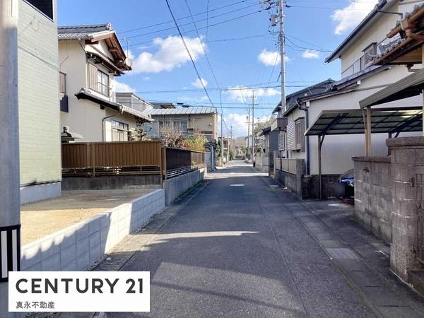 �O�ʓ��H�܂ތ��n�ʐ^ -