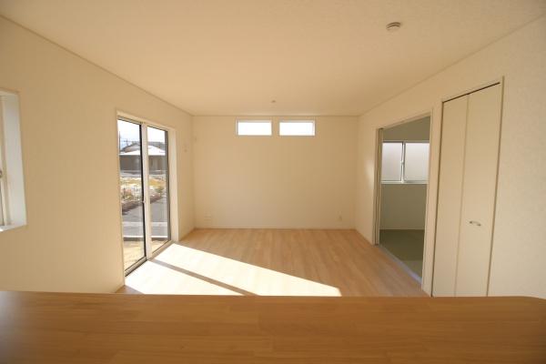 ���r���O -