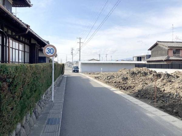 �O�ʓ��H�܂ތ��n�ʐ^ -