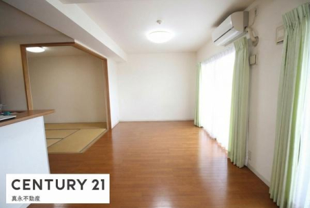 ���r���O -