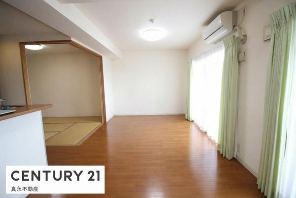 ���r���O -