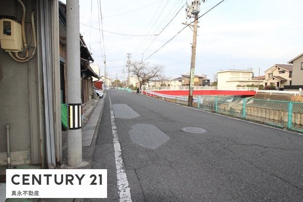 �O�ʓ��H�܂ތ��n�ʐ^ -