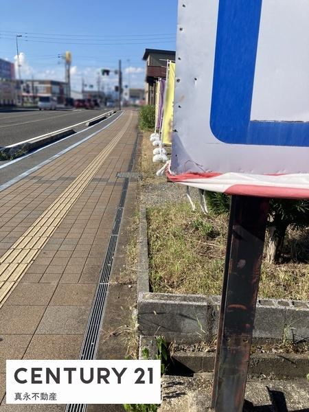 �O�ʓ��H�܂ތ��n�ʐ^ -