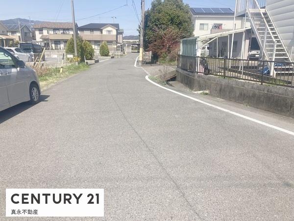 �O�ʓ��H�܂ތ��n�ʐ^ -