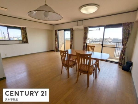 ���r���O -