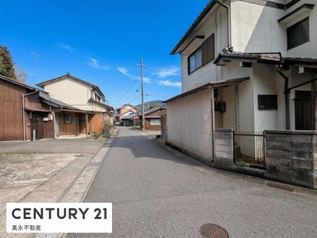 �O�ʓ��H�܂ތ��n�ʐ^ -