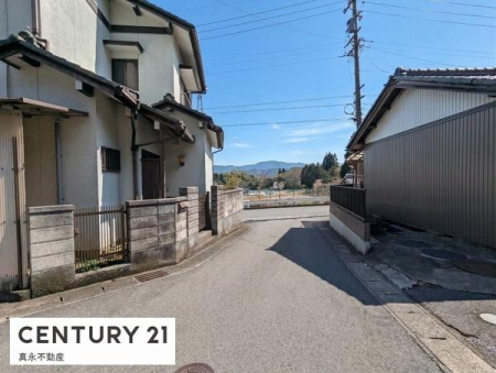 �O�ʓ��H�܂ތ��n�ʐ^ -