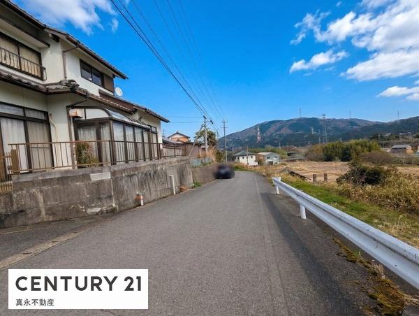 �O�ʓ��H�܂ތ��n�ʐ^ -