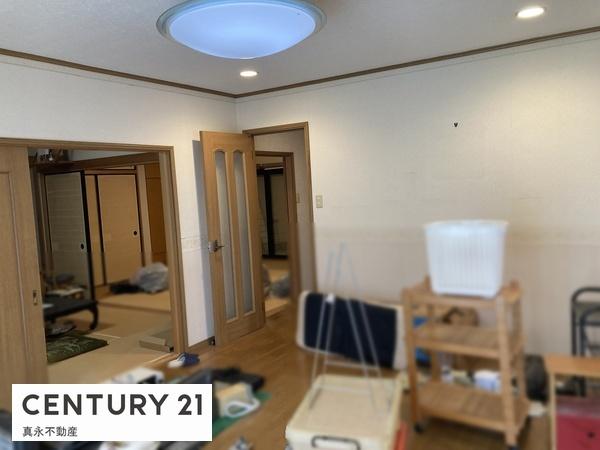 ���r���O -