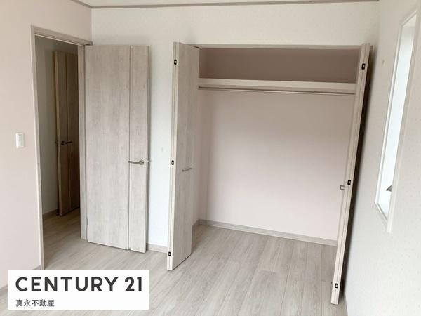 ���[ �e�����Ɏ��[����